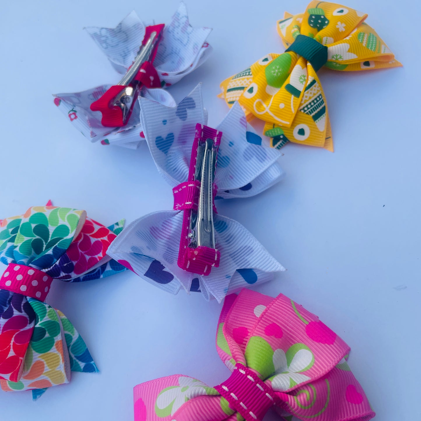 Assorted handmade ribbon hair clip set – 16 pieces, bright colours, unique styles