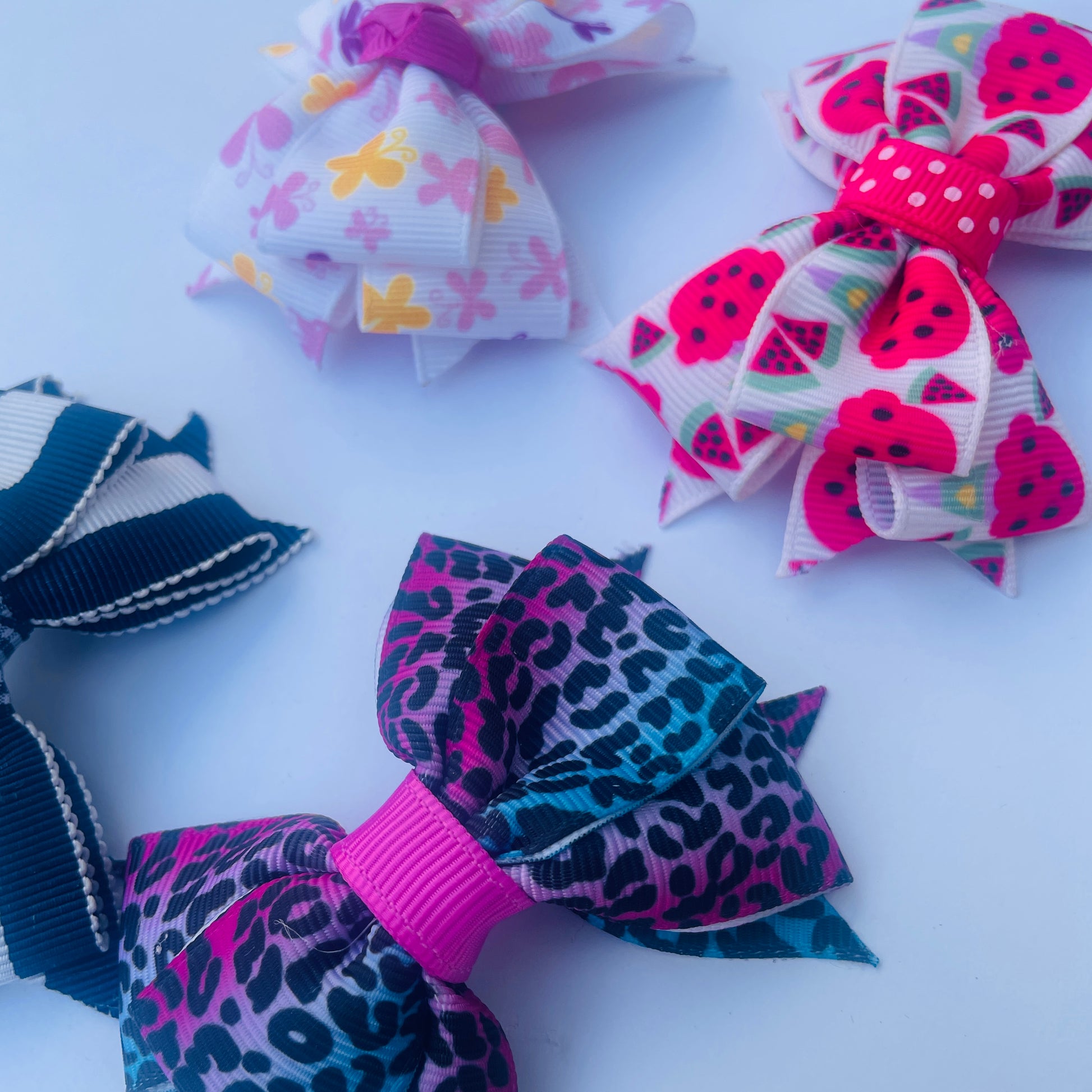 Assorted handmade ribbon hair clip set – 16 pieces, bright colours, unique styles